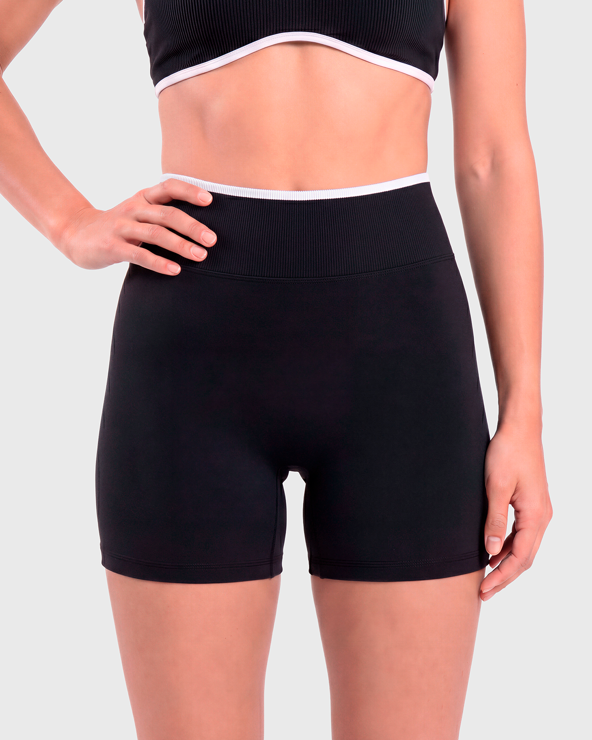 (Black)